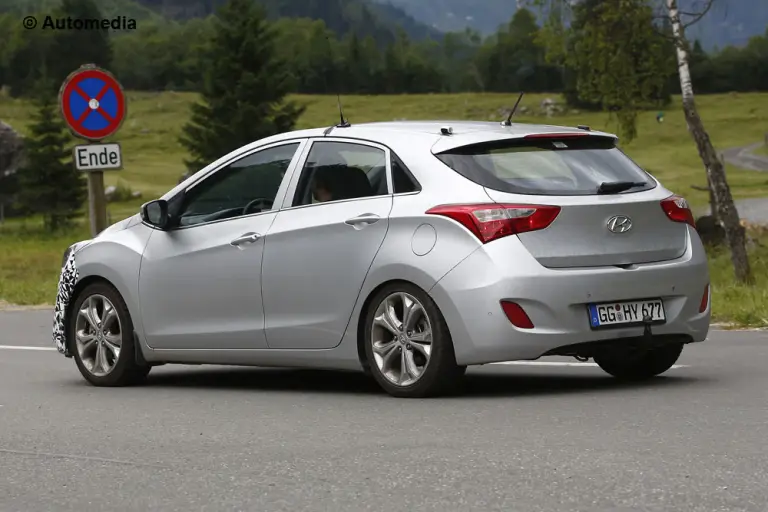 Hyundai i30 2015 - Foto spia 07-07-2014 - 5