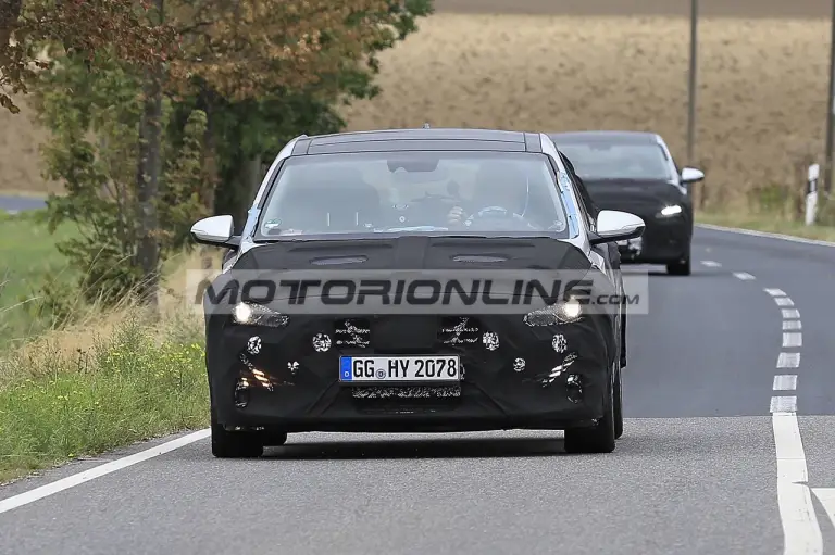 Hyundai i30 Facelift - Foto spia 17-9-2019 - 1