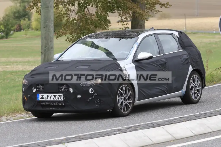 Hyundai i30 Facelift - Foto spia 17-9-2019 - 3