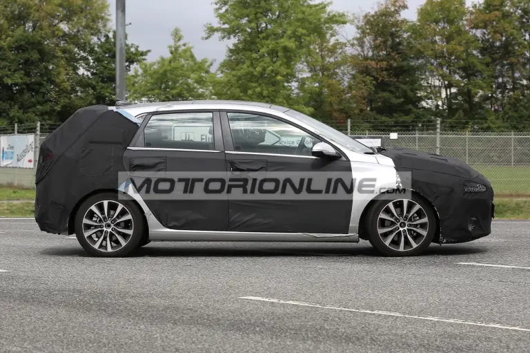 Hyundai i30 Facelift - Foto spia 17-9-2019 - 15