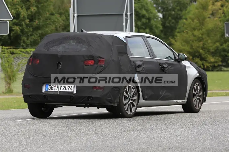 Hyundai i30 Facelift - Foto spia 17-9-2019 - 17