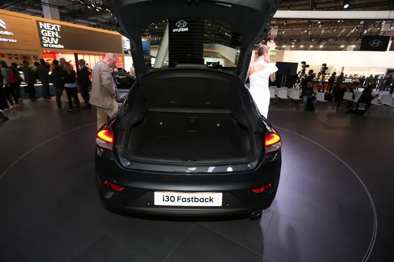 Hyundai i30 Fastback - Salone di Francoforte 2017 - 3