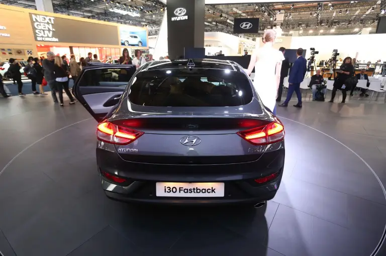 Hyundai i30 Fastback - Salone di Francoforte 2017 - 4