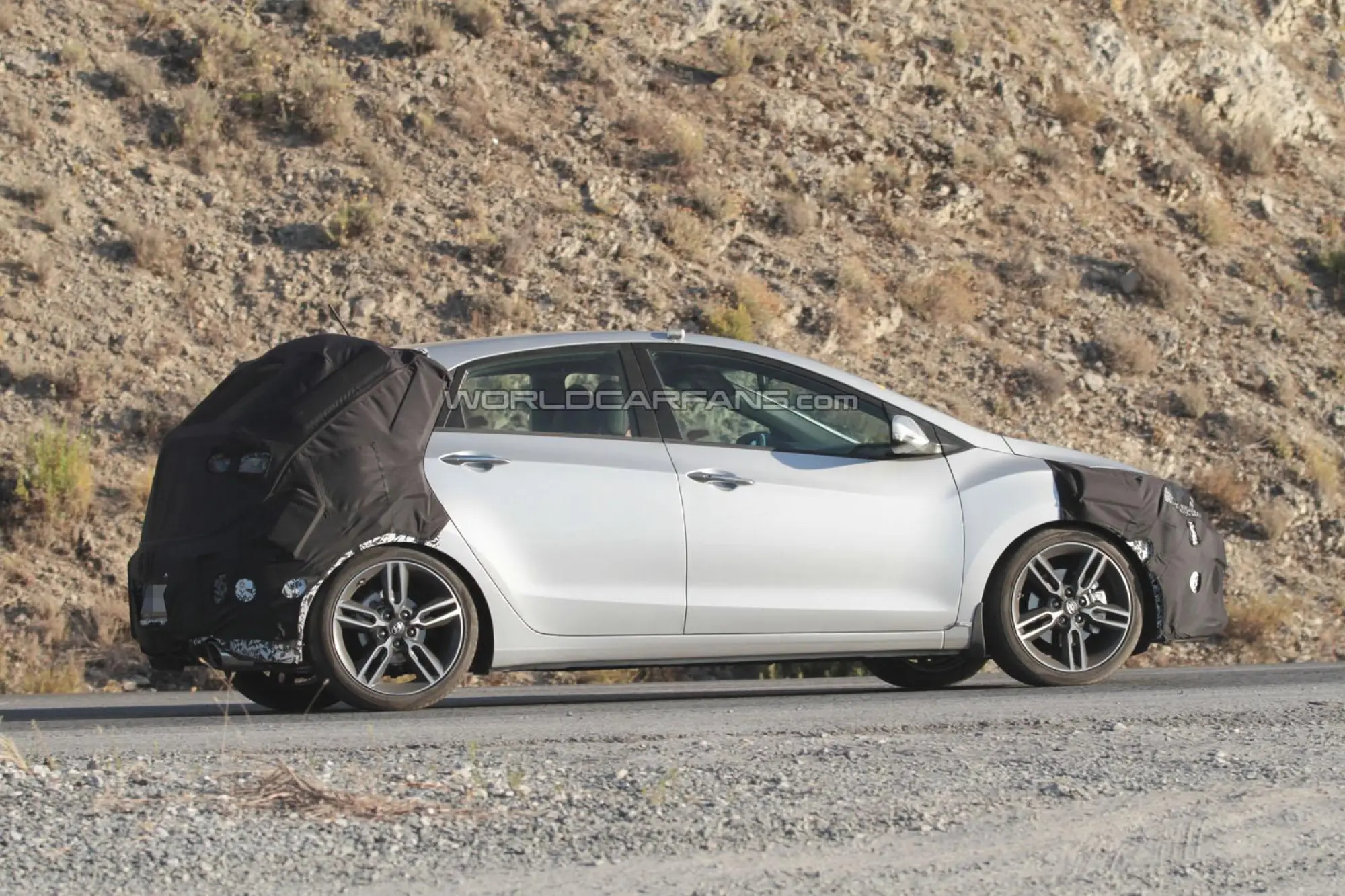 Hyundai i30 GT - foto spia - 4