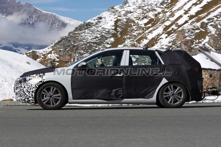 Hyundai i30 MY 2017 - Foto spia 01-10-2015 - 5