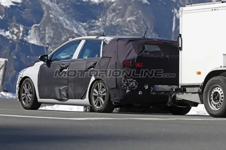 Hyundai i30 MY 2017 - Foto spia 01-10-2015 - 7