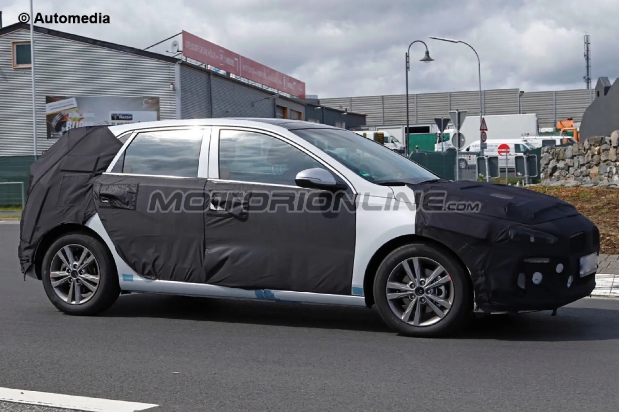 Hyundai i30 MY 2017 - Foto spia 26-08-2015 - 4