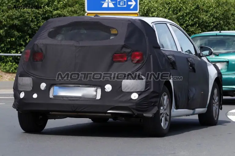 Hyundai i30 MY 2017 - Foto spia 26-08-2015 - 8