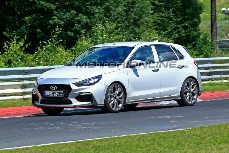 Hyundai i30 N-Line foto spia 21 giugno 2018 - 4