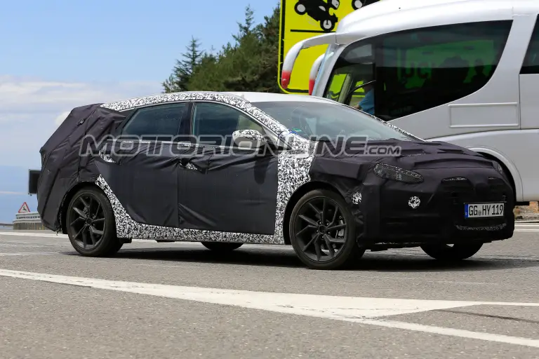 Hyundai i40 foto spia 26 settembre 2017 - 3