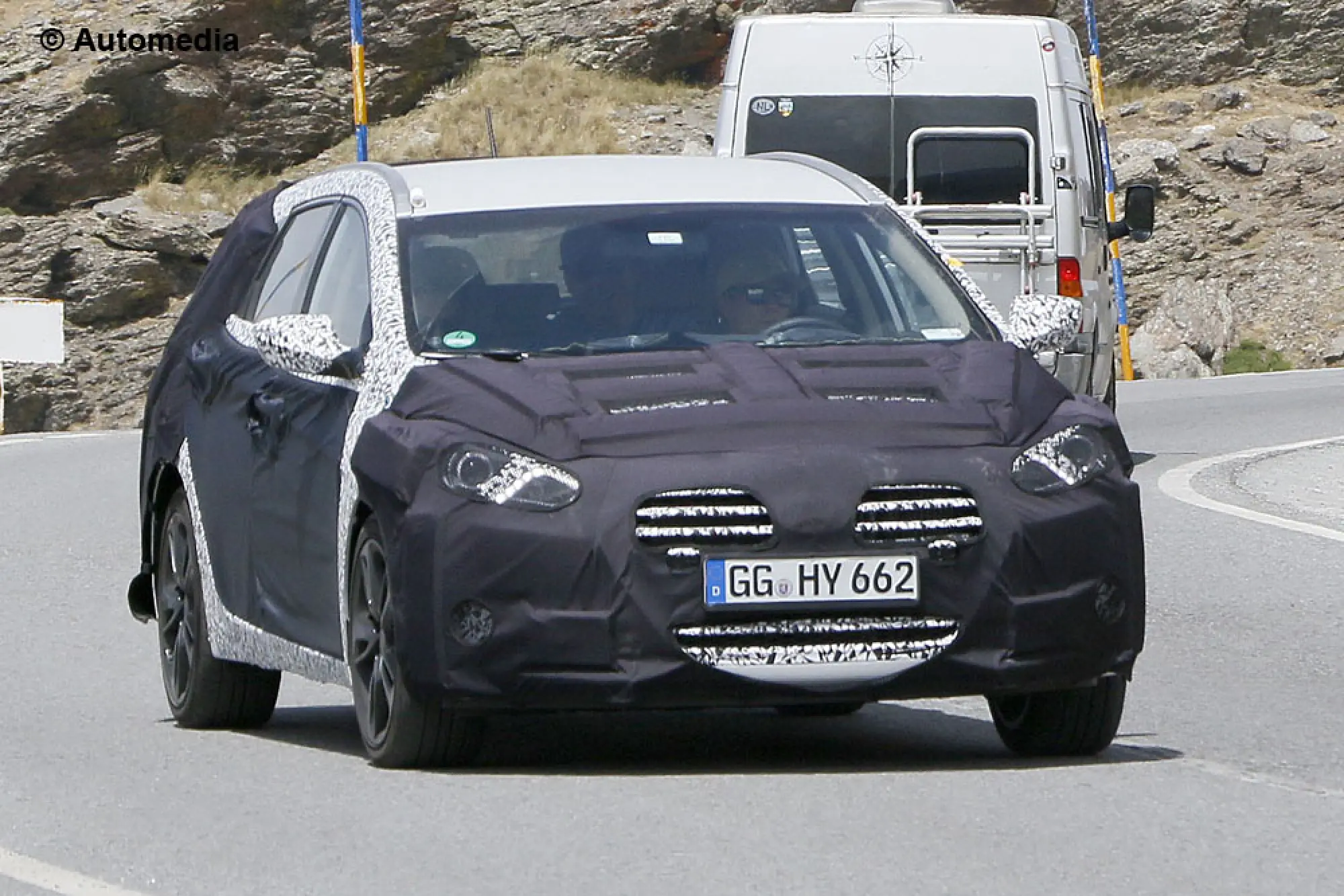 Hyundai i40 Wagon Facelift - foto spia (agosto 2014) - 1