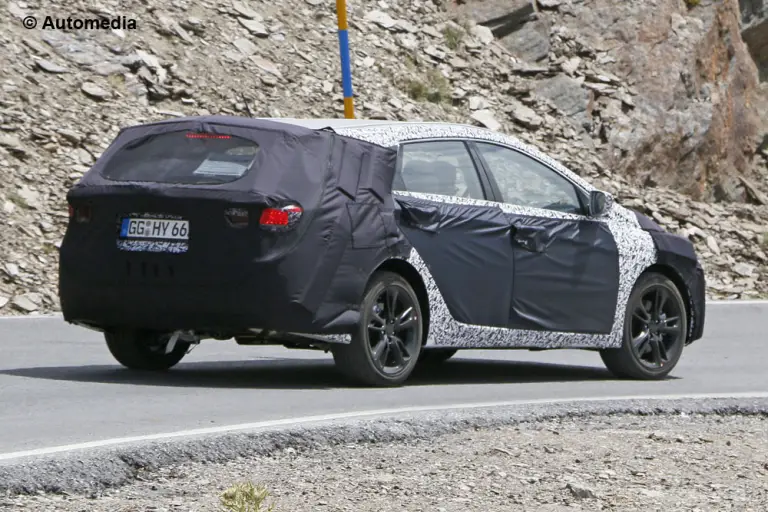 Hyundai i40 Wagon Facelift - foto spia (agosto 2014) - 6