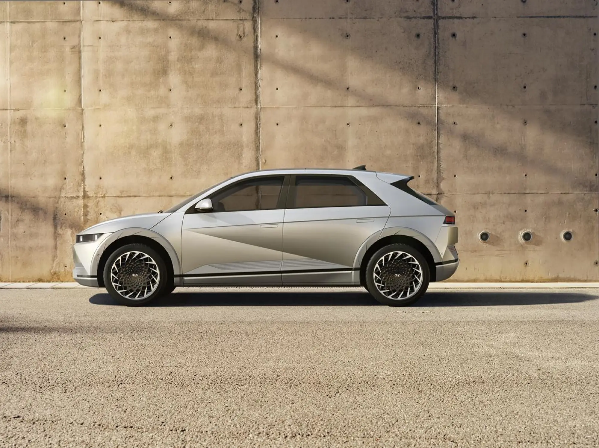 Hyundai IONIQ 5 - 5