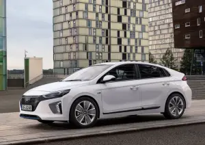 Hyundai IONIQ ibrida - nuova galleria - 5