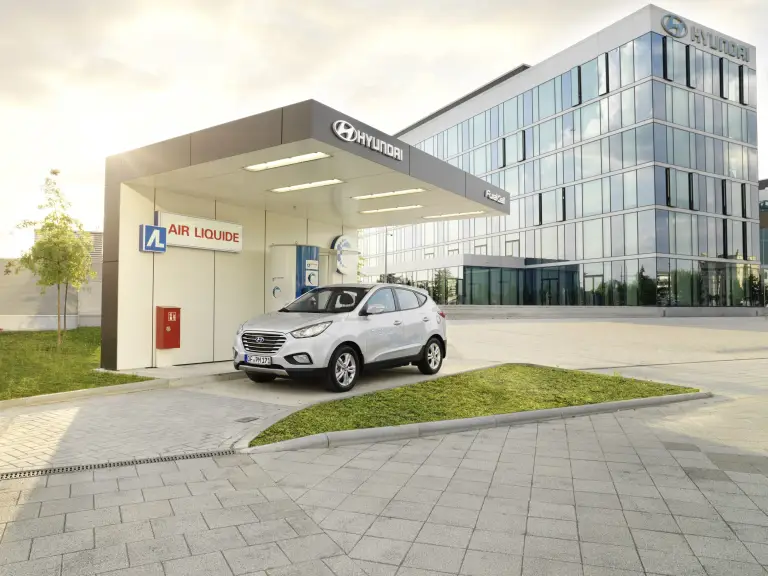 Hyundai ix35 Fuel Cell - stazione di rifornimento di idrogeno di Offenbach - 1