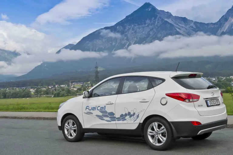Hyundai ix35 Fuel Cell - stazione di rifornimento di idrogeno di Offenbach - 3