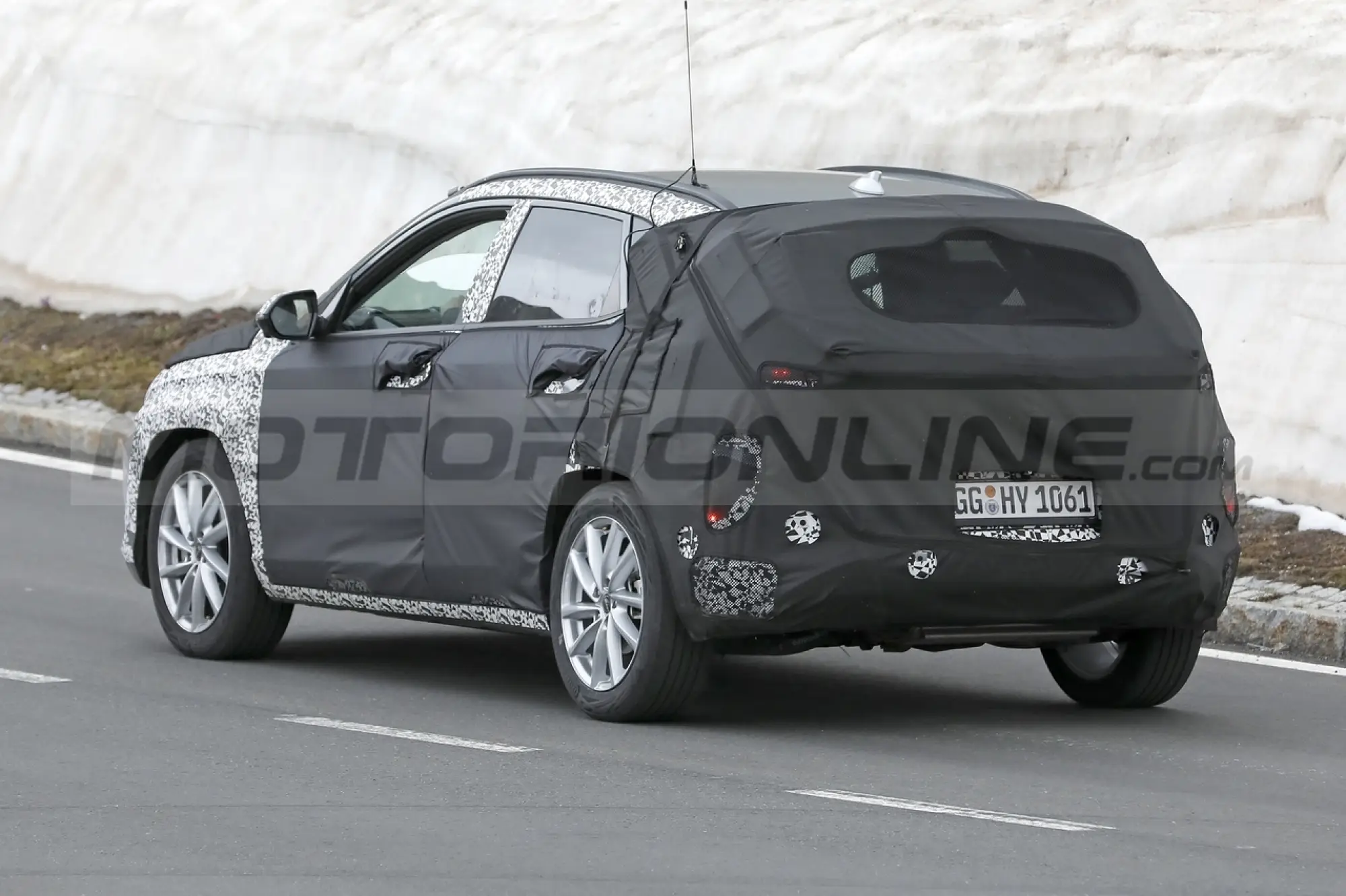 Hyundai Kona 2024 - Foto Spia 03-06-2022 - 1