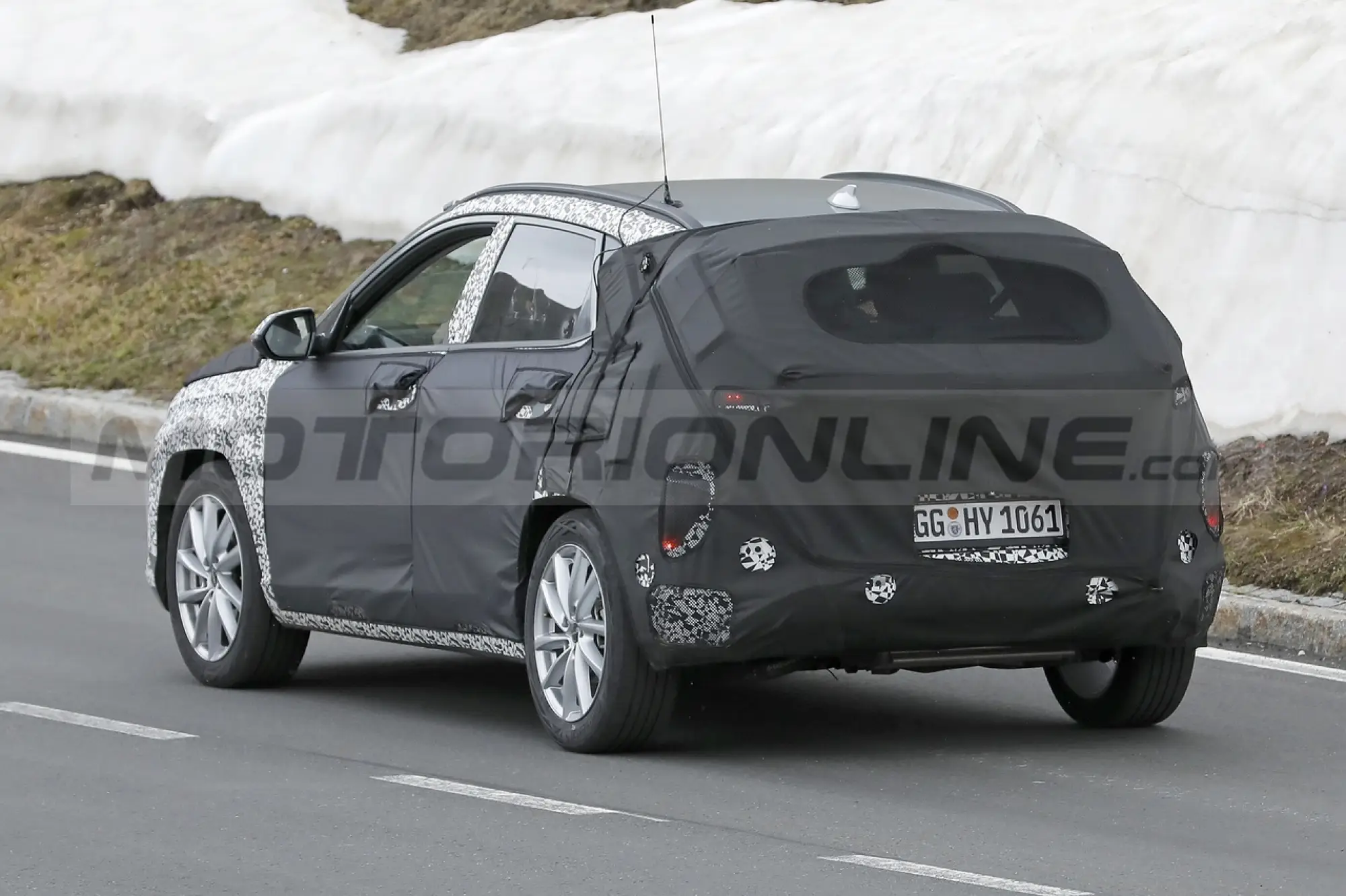 Hyundai Kona 2024 - Foto Spia 03-06-2022 - 4