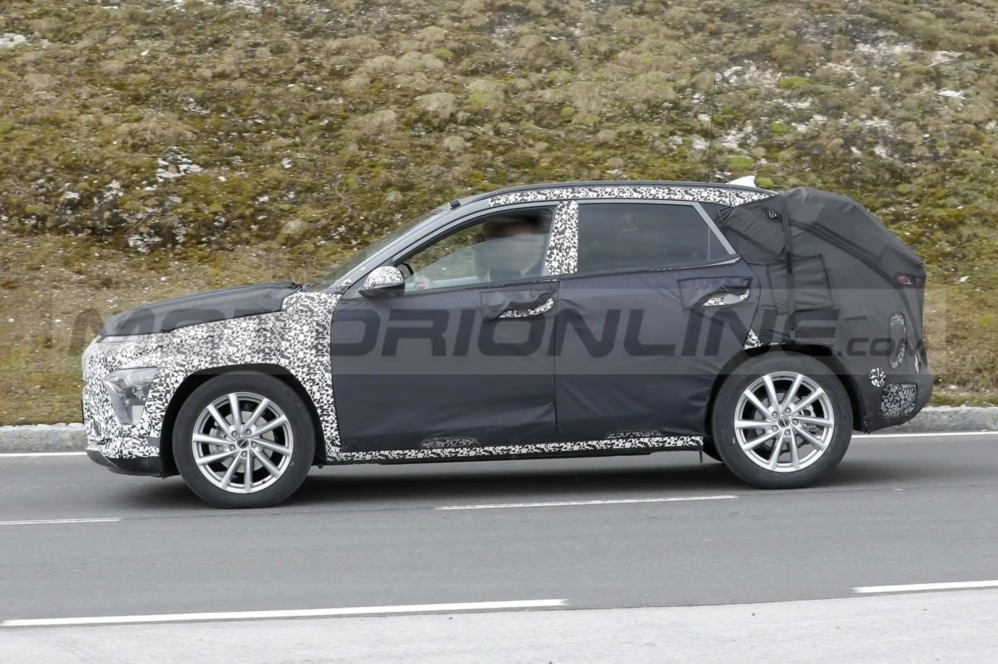 Hyundai Kona 2024 - Foto Spia 03-06-2022 - 12
