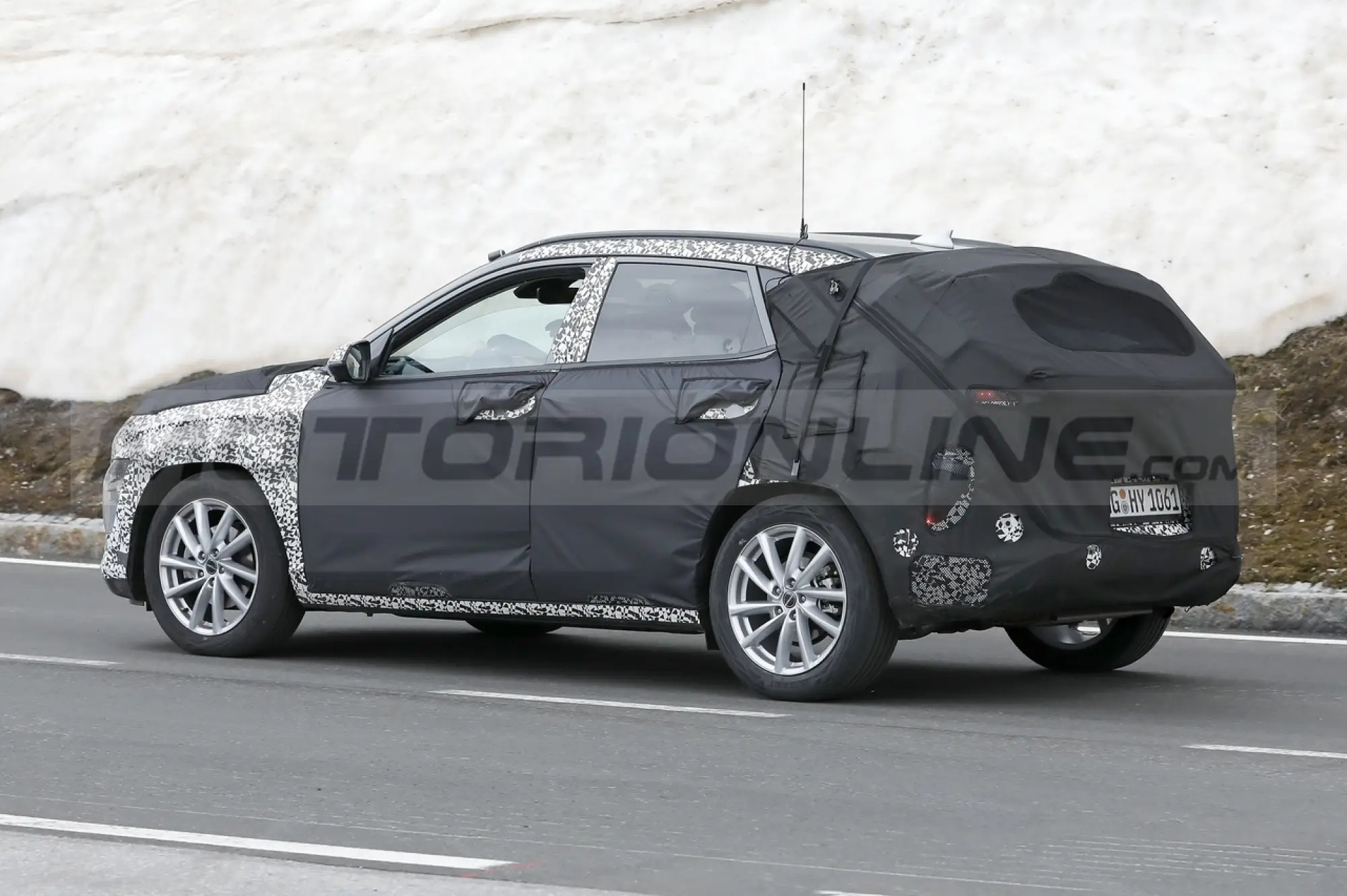 Hyundai Kona 2024 - Foto Spia 03-06-2022 - 2