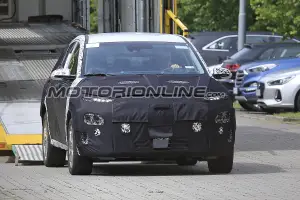 Hyundai Kona elettrica foto spia 21 agosto 2017