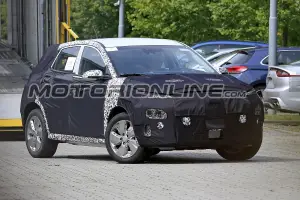 Hyundai Kona elettrica foto spia 21 agosto 2017