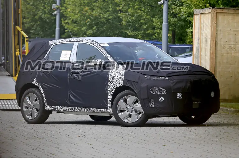 Hyundai Kona elettrica foto spia 21 agosto 2017 - 3