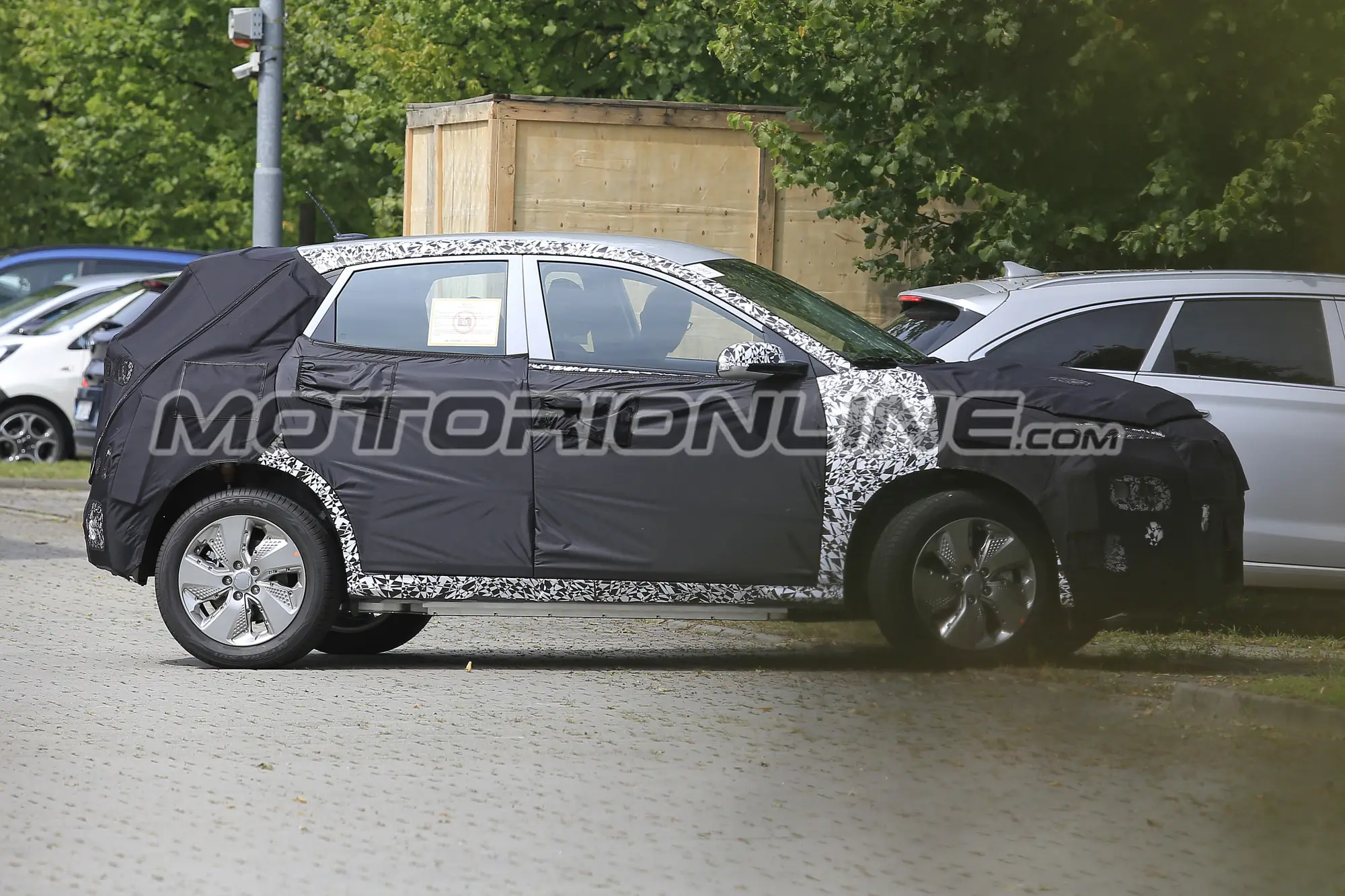 Hyundai Kona elettrica foto spia 21 agosto 2017 - 4