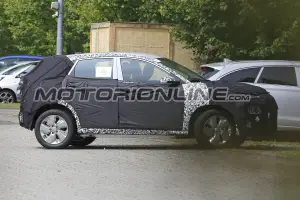 Hyundai Kona elettrica foto spia 21 agosto 2017