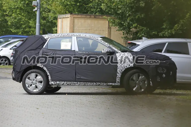 Hyundai Kona elettrica foto spia 21 agosto 2017 - 4