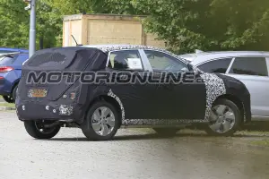 Hyundai Kona elettrica foto spia 21 agosto 2017