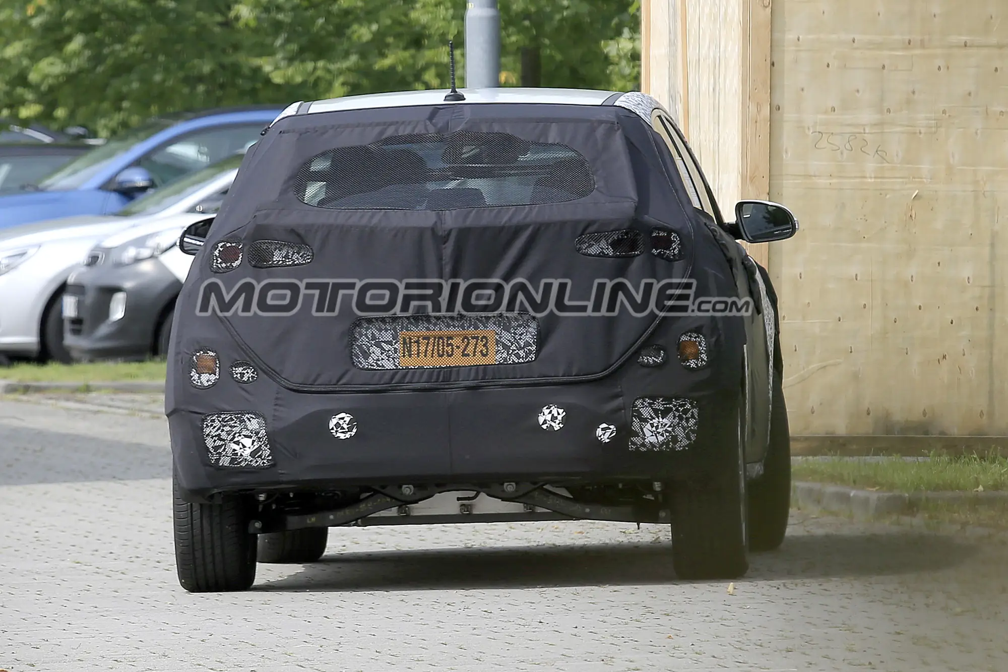 Hyundai Kona elettrica foto spia 21 agosto 2017 - 7