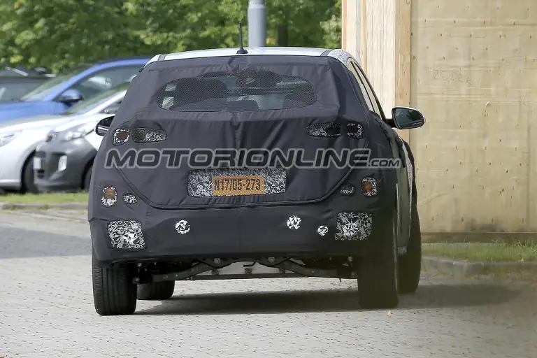 Hyundai Kona elettrica foto spia 21 agosto 2017 - 7