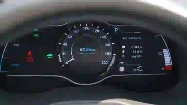 Hyundai Kona elettrica - Prova su strada 2019 - 9