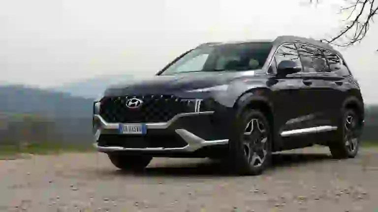 Hyundai Santa Fe Hybrid 2021 video prova su strada - 1