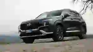 Hyundai Santa Fe Hybrid 2021 video prova su strada - 7