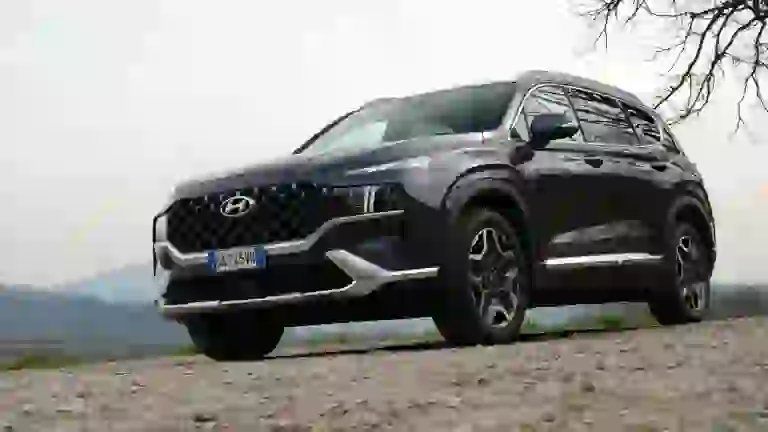 Hyundai Santa Fe Hybrid 2021 video prova su strada - 7