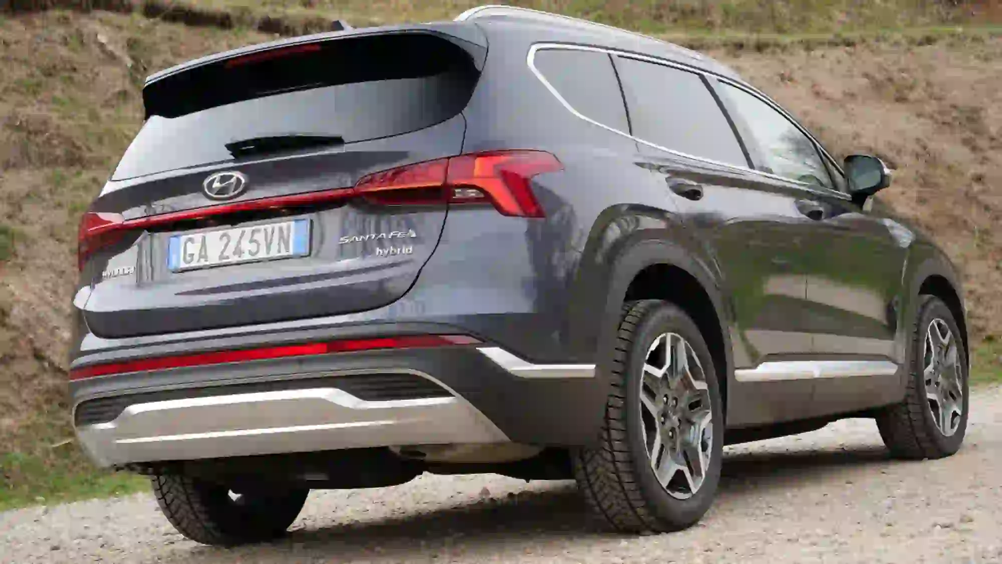 Hyundai Santa Fe Hybrid 2021 video prova su strada - 11