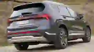 Hyundai Santa Fe Hybrid 2021 video prova su strada - 11