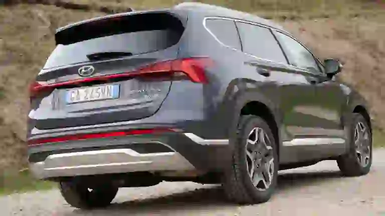 Hyundai Santa Fe Hybrid 2021 video prova su strada - 11