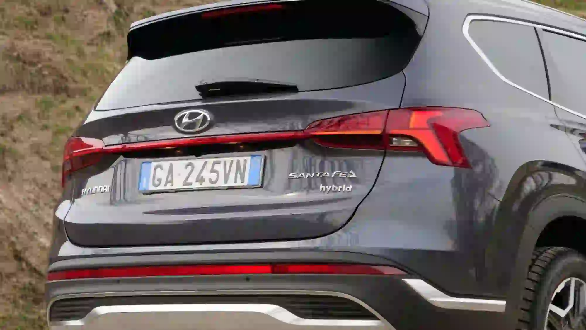 Hyundai Santa Fe Hybrid 2021 video prova su strada - 12