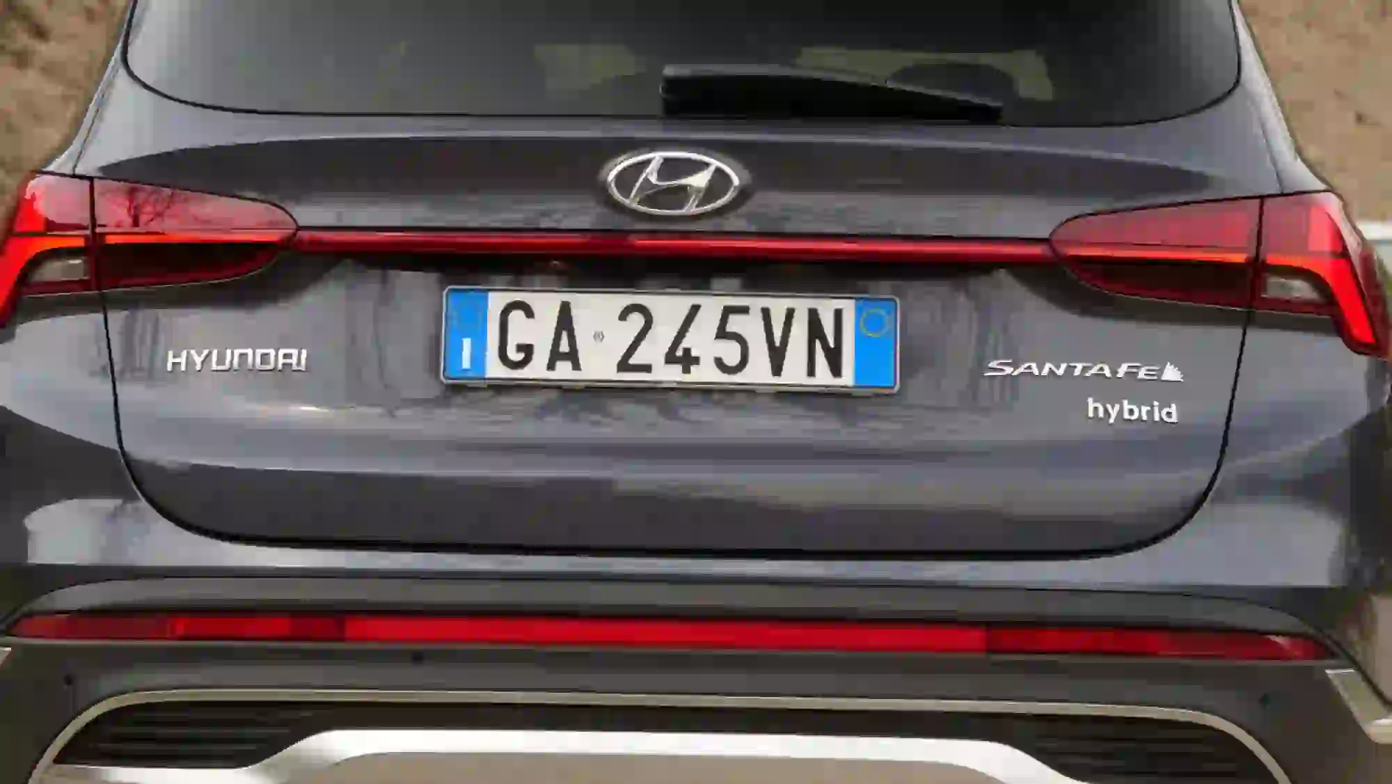 Hyundai Santa Fe Hybrid 2021 video prova su strada - 19