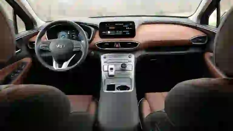 Hyundai Santa Fe Hybrid 2021 video prova su strada - 20