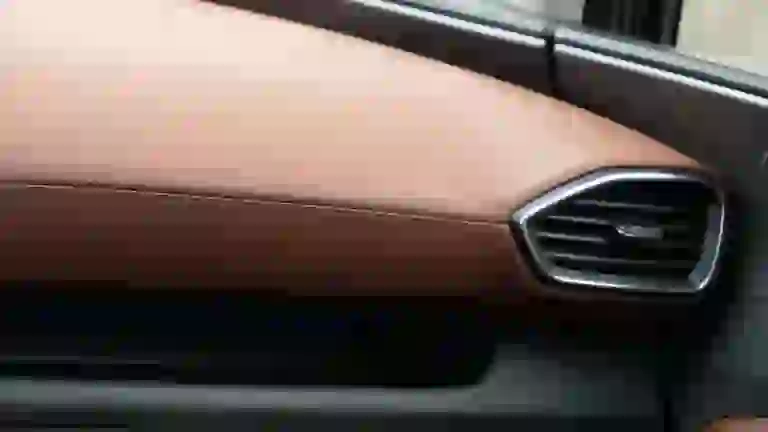 Hyundai Santa Fe Hybrid 2021 video prova su strada - 21