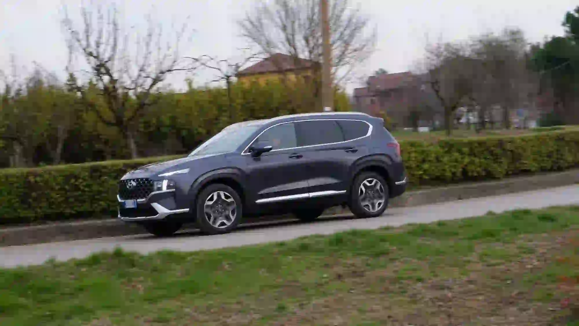Hyundai Santa Fe Hybrid 2021 video prova su strada - 25