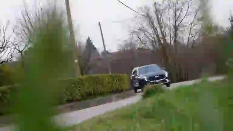 Hyundai Santa Fe Hybrid 2021 video prova su strada - 27