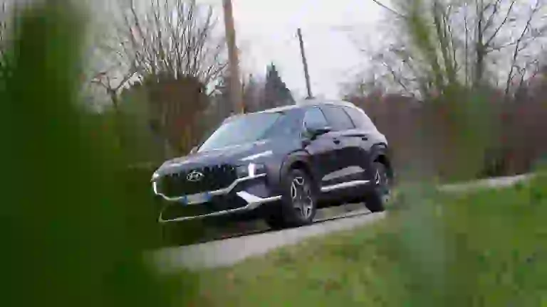 Hyundai Santa Fe Hybrid 2021 video prova su strada - 28