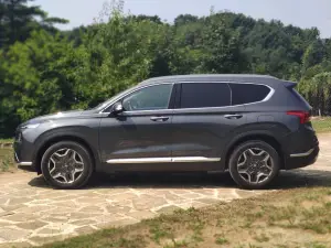 Hyundai Santa Fe Plug-in 2021 - Prova su Strada 