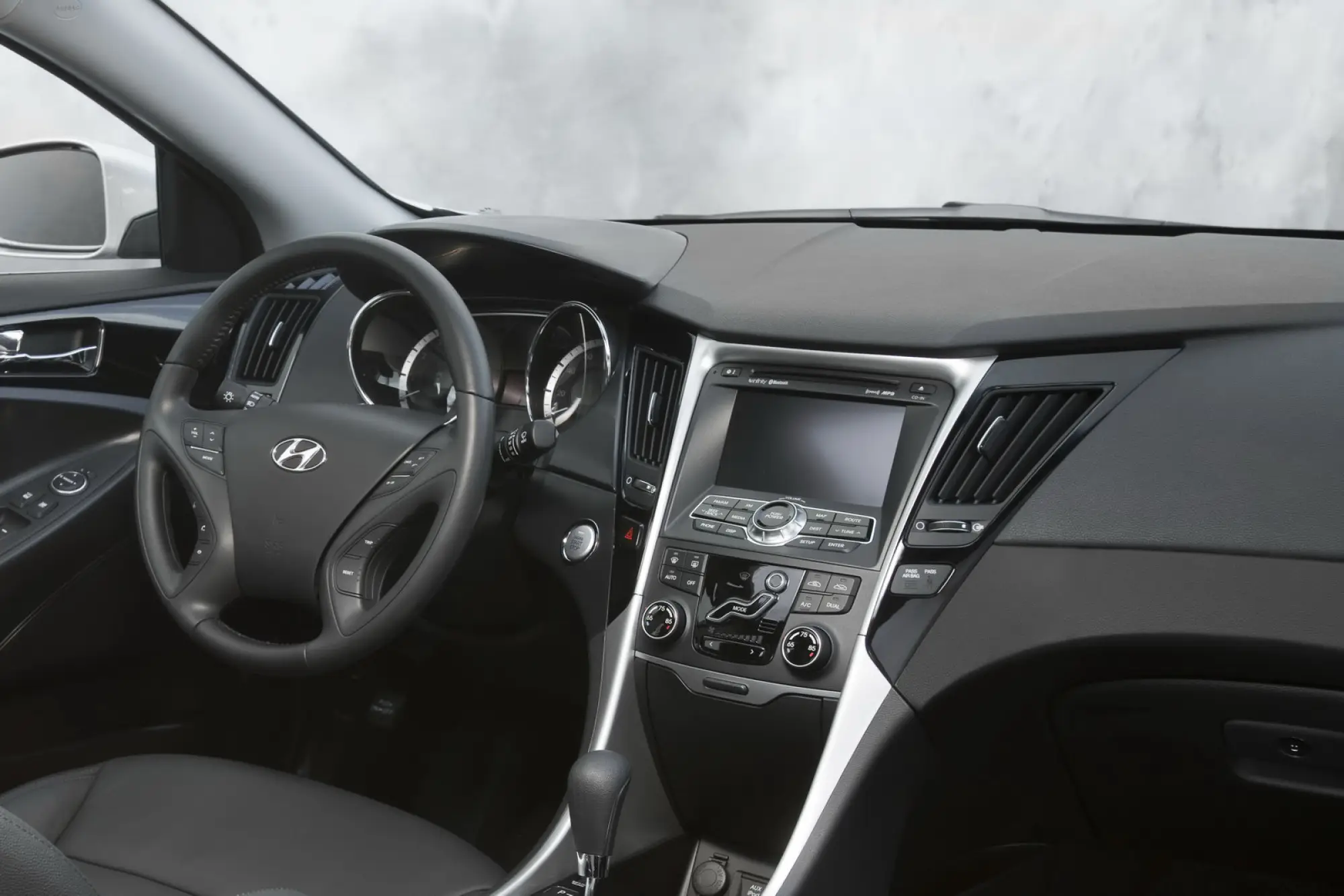 Hyundai Sonata 2011 - 3