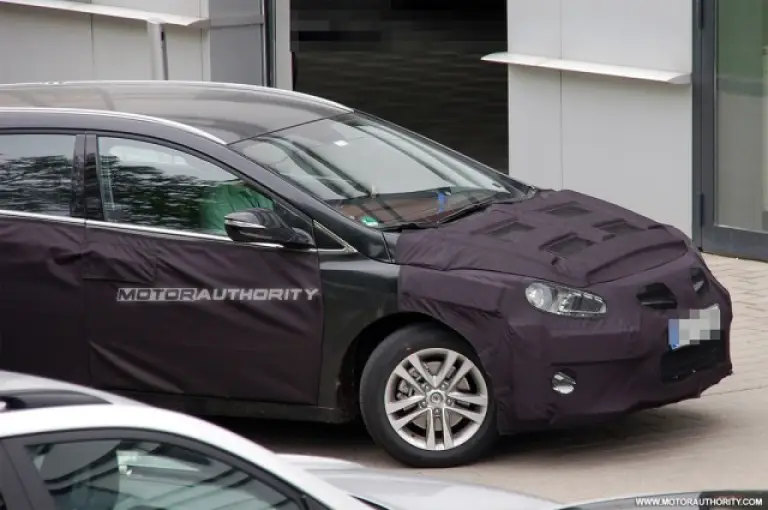 Hyundai Sonata Wagon i40 - Foto spia 01-06-10 - 3